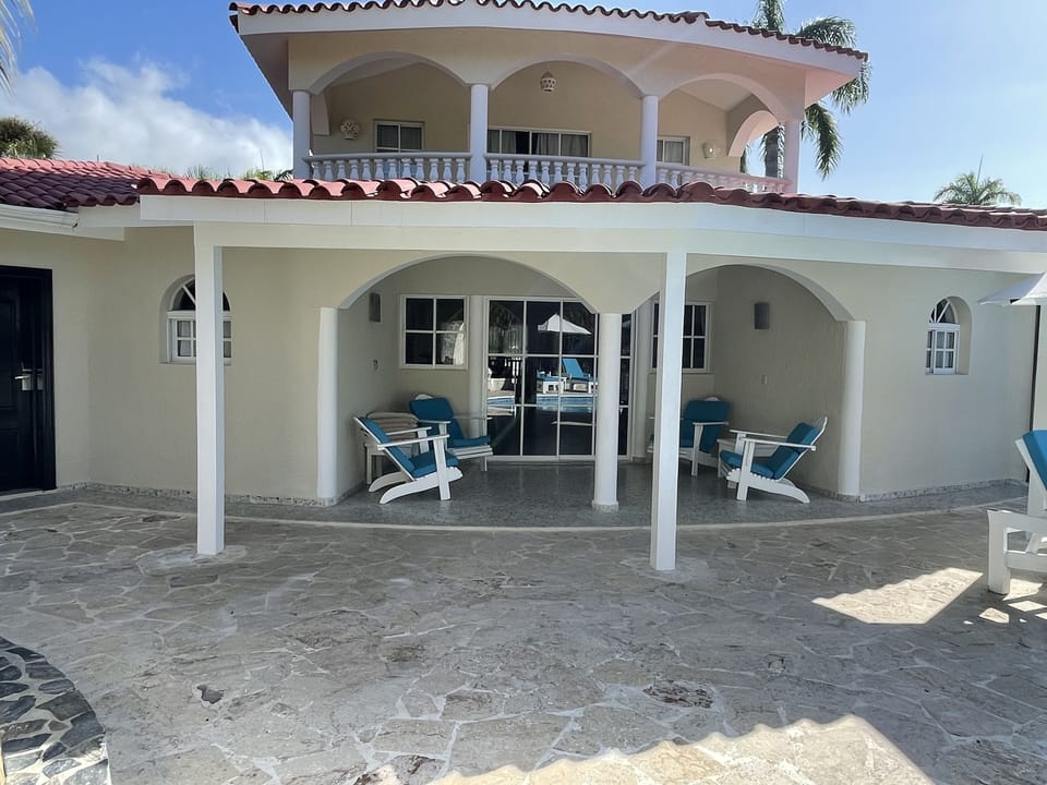 This entire villa is your, no sharing.
