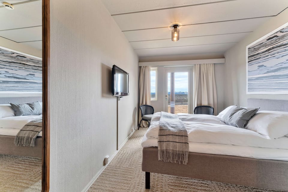 Standard Room, 2 Twin Beds, Non Smoking, Balcony | Desk, soundproofing, iron/ironing board, travel crib