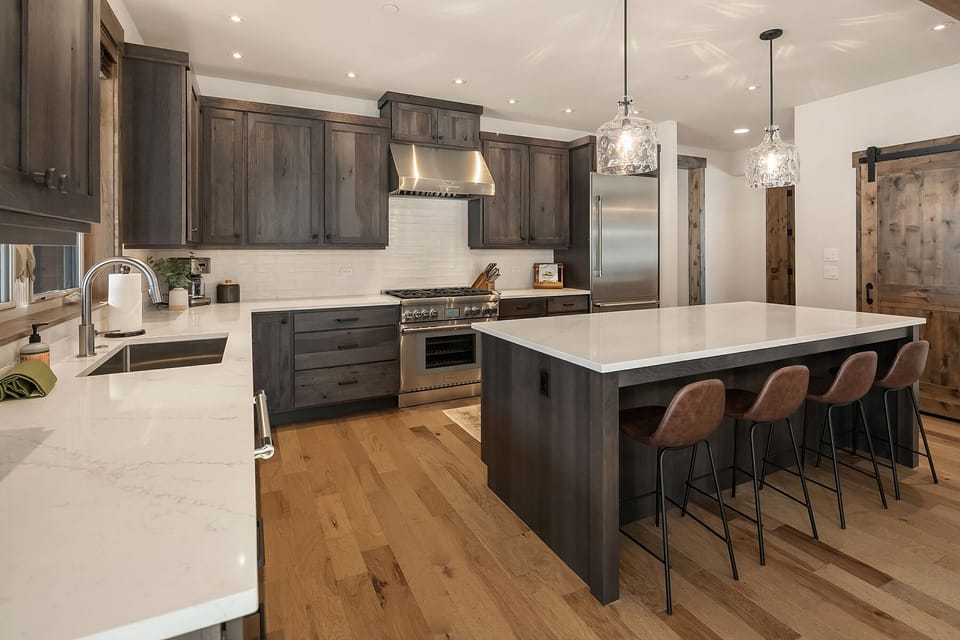 Sanctuary Villa: - Fantastic kitchen for making in-home meals around the large center island.