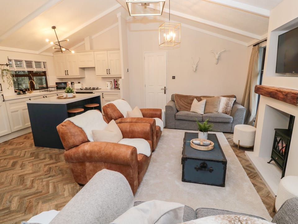 Cottage | Living room | TV, fireplace