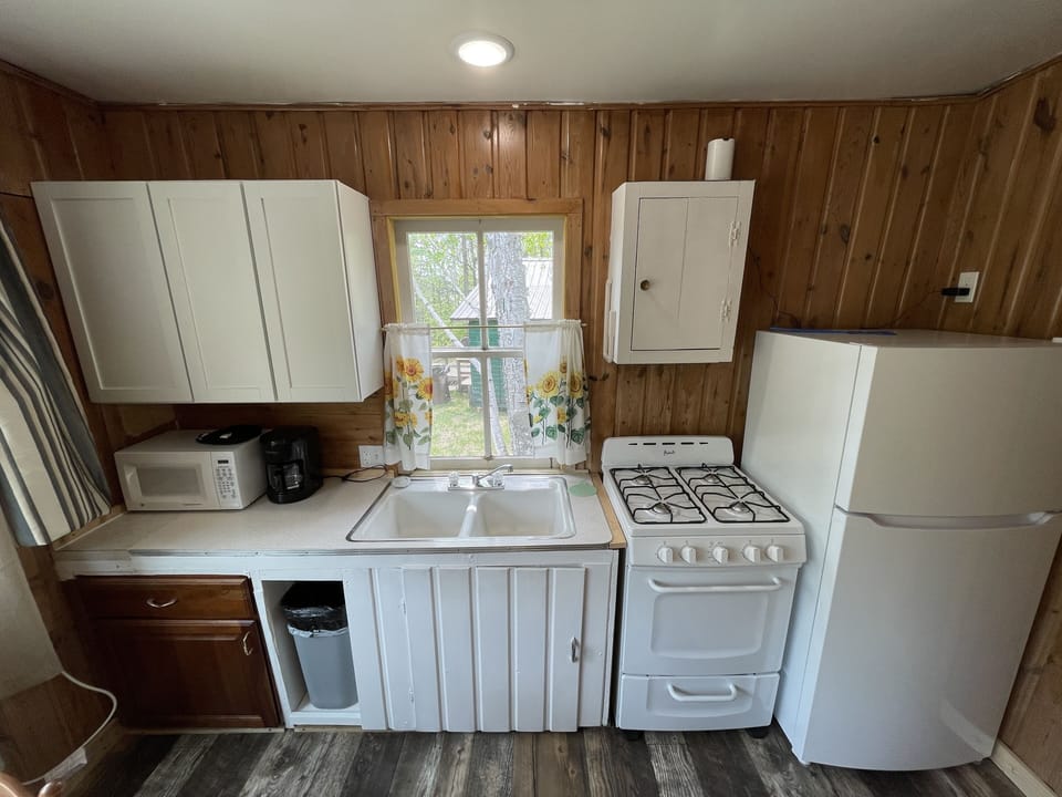 Cabin 7's kitchen