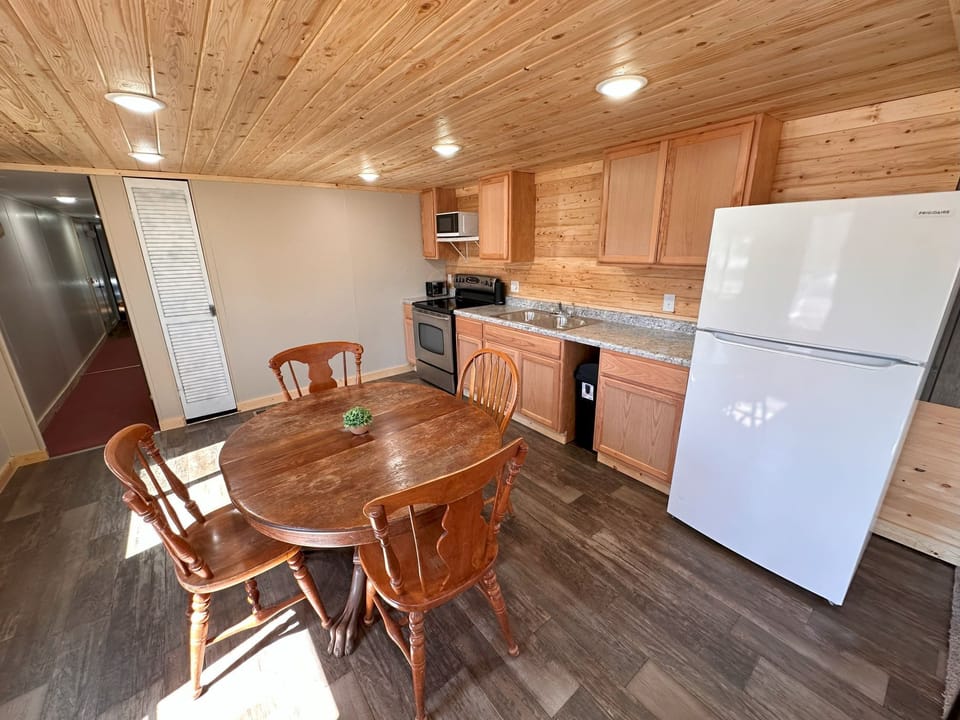 Cabin 10's kitchen/dining area