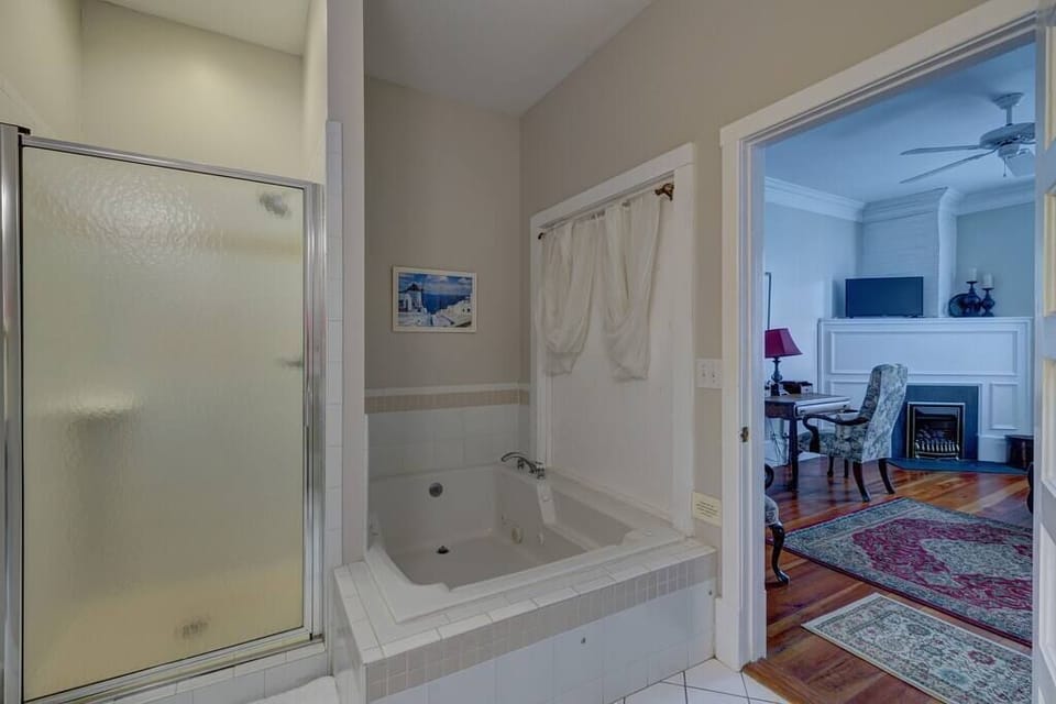 Jacuzzi Tub