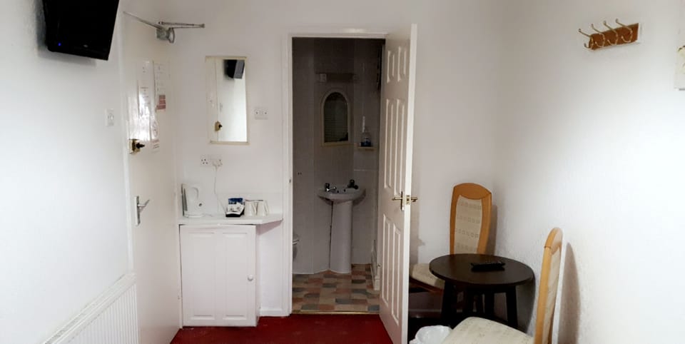 Comfort Triple Room | Bathroom | Shower, towels