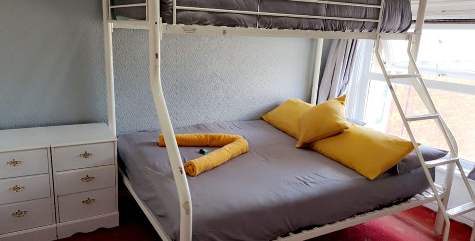 Comfort Triple Room | Free WiFi, bed sheets