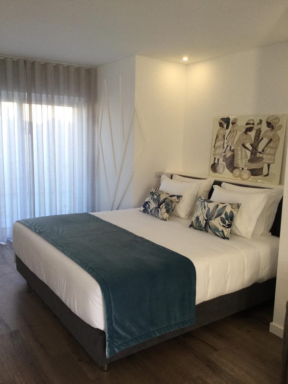 Deluxe Room, 1 King Bed, Accessible, City View | Premium bedding, Select Comfort beds, minibar, individually decorated