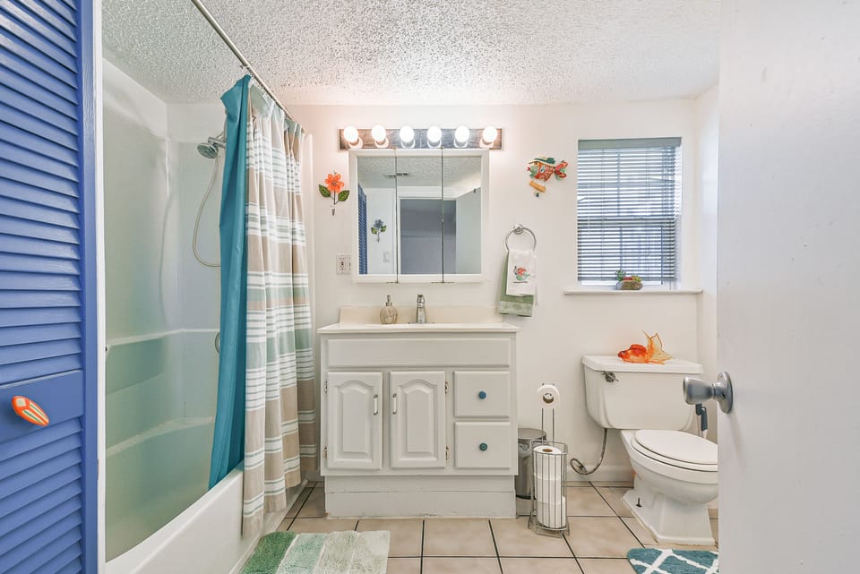 Upstairs full bath