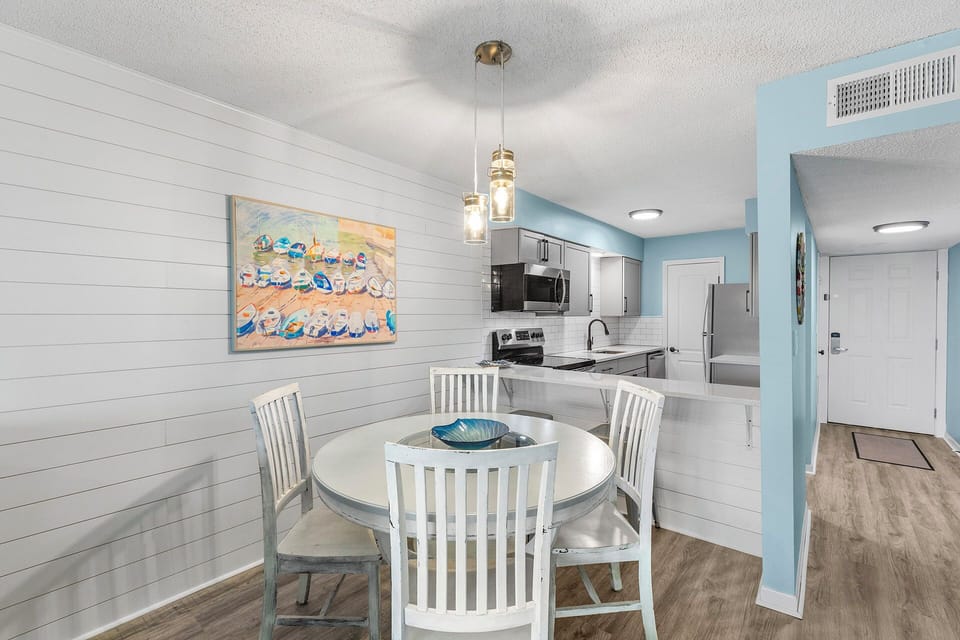 Tradewinds 14 Dining Alt