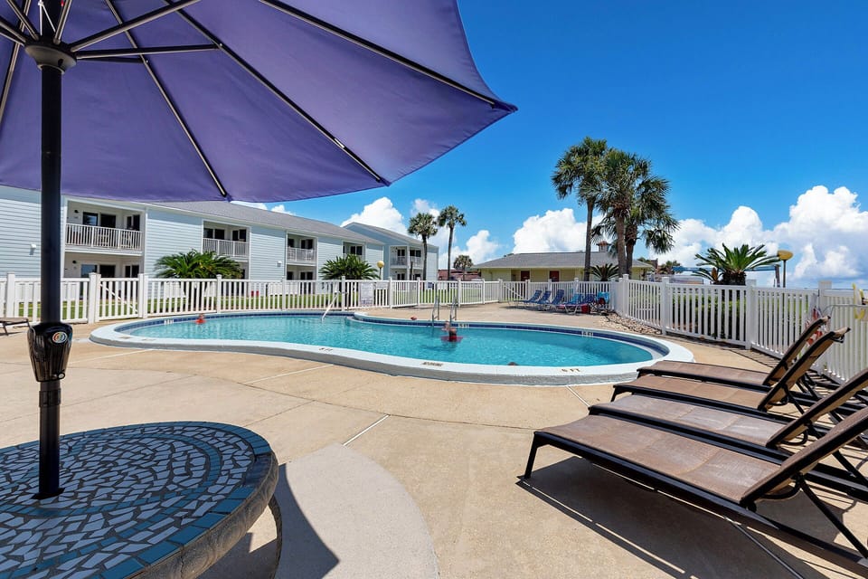 Tradewinds Pool