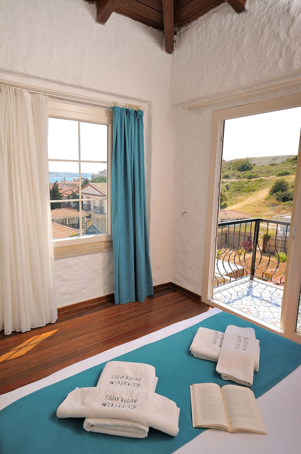 Deluxe Double Room, Non Smoking, Pool View | Frette Italian sheets, premium bedding, minibar, desk