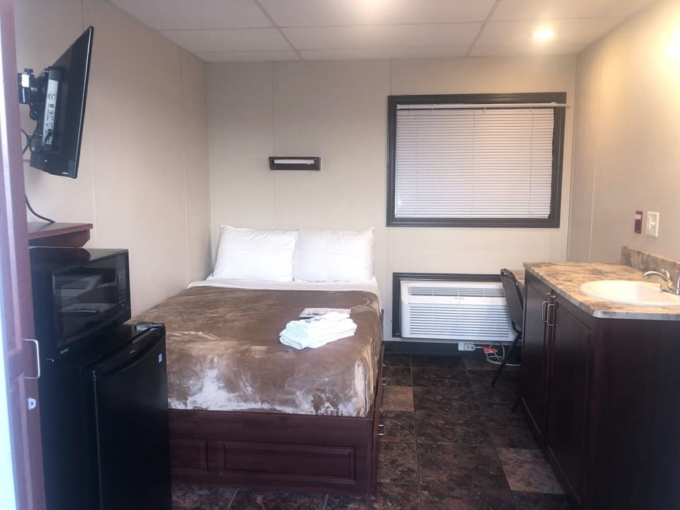 Single - No Food | Individually furnished, desk, free WiFi, bed sheets