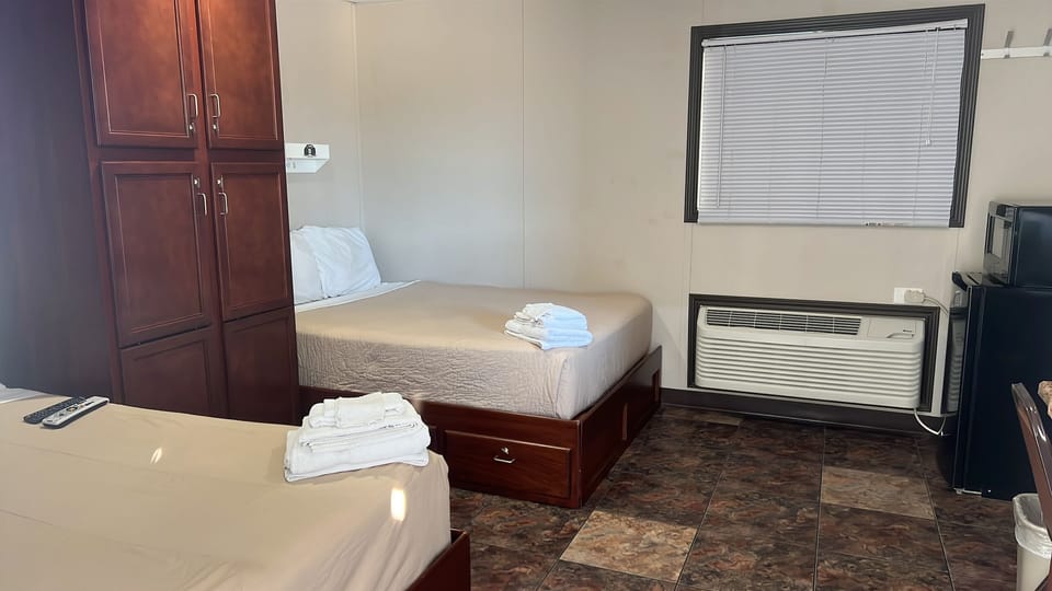 Double Double - No Food | Individually furnished, desk, free WiFi, bed sheets