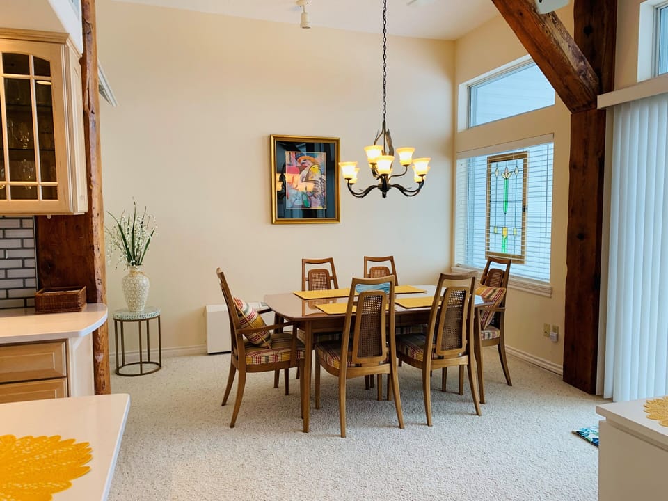 Full Dining Room Area 