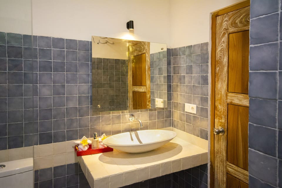 Free toiletries, towels