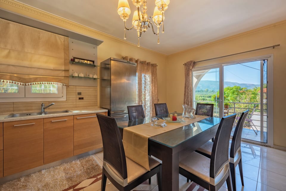 Apartment, 3 Bedrooms, Smoking, Balcony | Dining