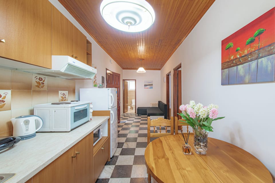 House, 2 Bedrooms, Smoking, Patio | Dining