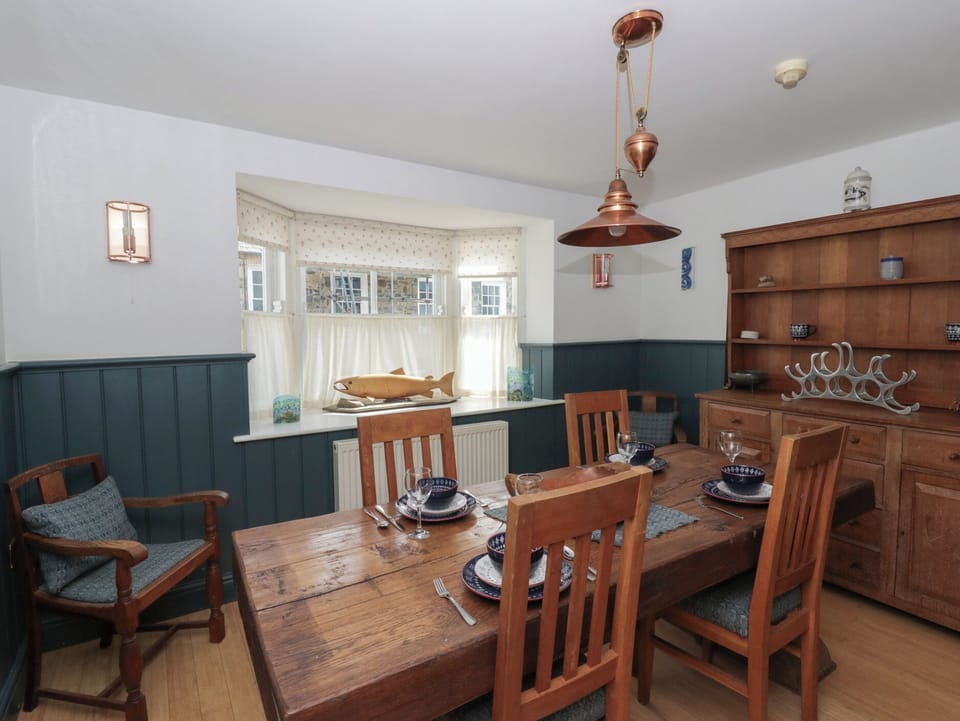 Cottage | Dining