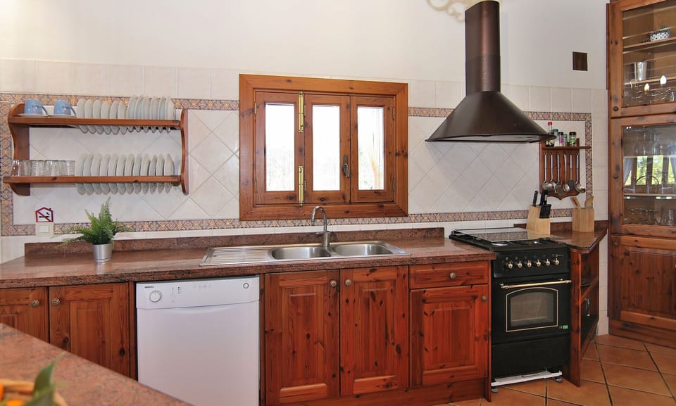 finca, rustic kitchen, cosy, views, amenities