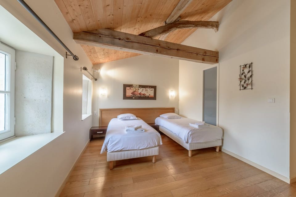 House | 6 bedrooms, free WiFi