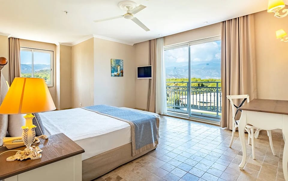 Minibar, soundproofing, free WiFi, bed sheets