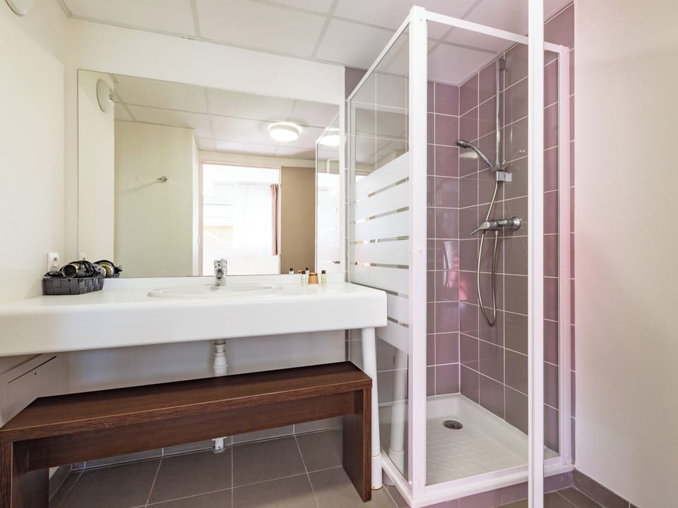 Twin Room for 2 People | Bathroom | Shower, towels
