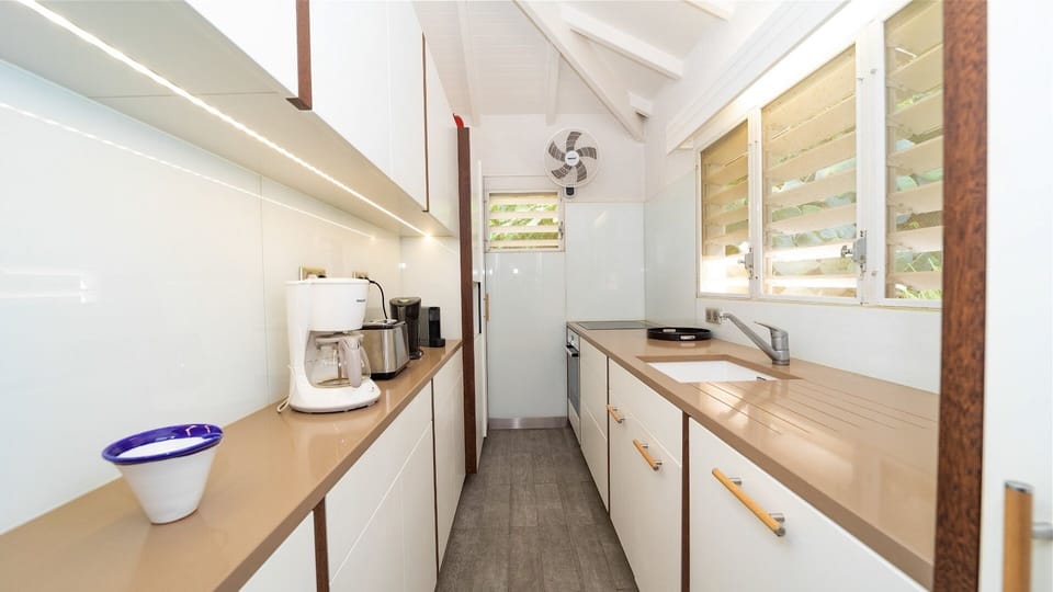 Kitchen & Dining Area