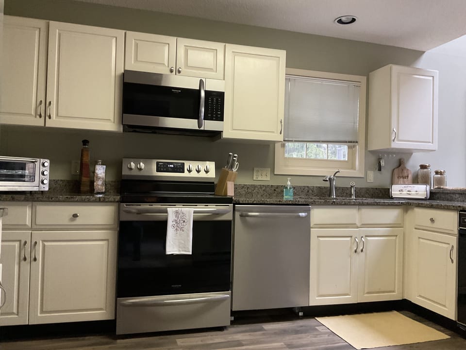 Kitchen includes stove/oven, microwave, dishwasher, trash compactor, fridge.
