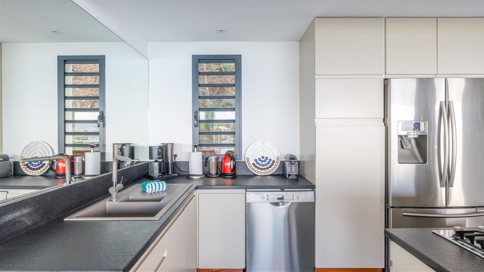 Kitchen & Dining Area