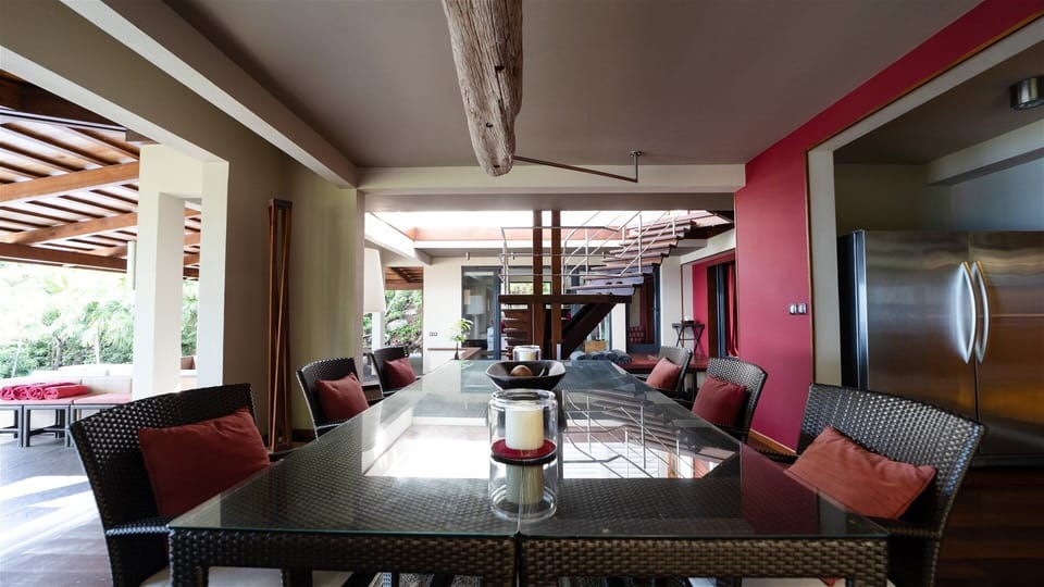 Dining Area & Kitchen