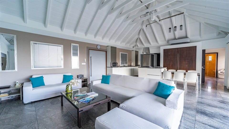 Living Area: Expansive living area opening onto the terrace. Air-conditioning, HD-TV, Dish Network, 