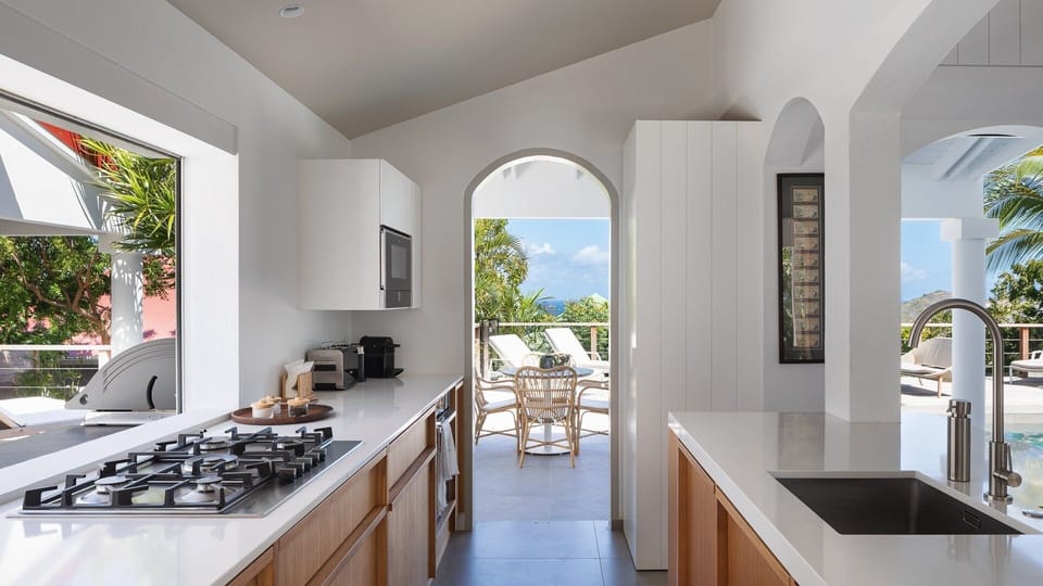 Kitchen & Dining Area