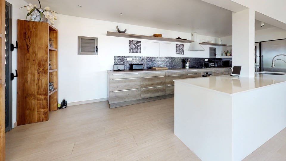 Kitchen & Dining Area