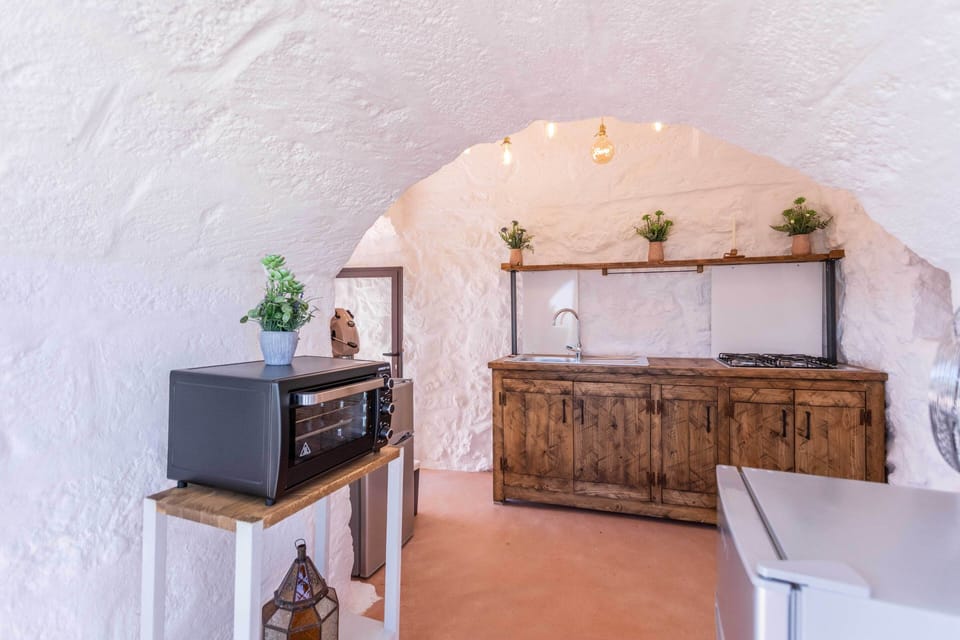 Panoramic House | Shared kitchen | Full-size fridge, stovetop, cookware/dishes/utensils, dining tables