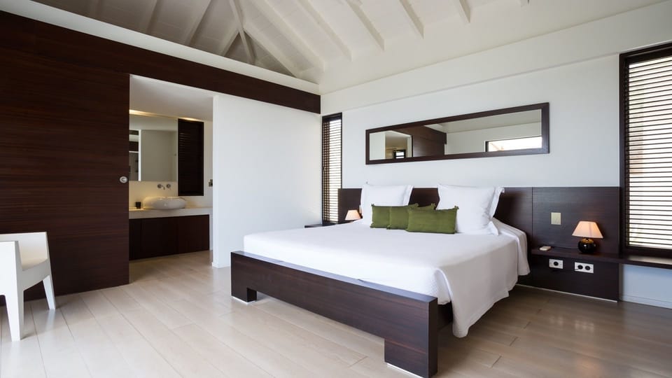 Bedroom 3: King size bed, air conditioning, digital safe, DVD player, fan, flat screen, flat screen 