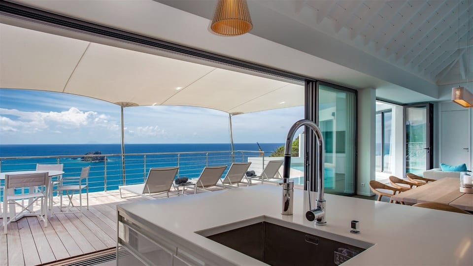 Kitchen & Dining Area