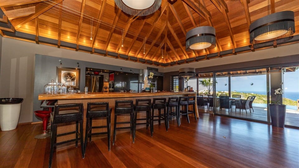 Kitchen & Dining Area