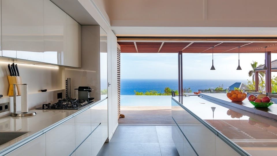 Kitchen & Dining Area