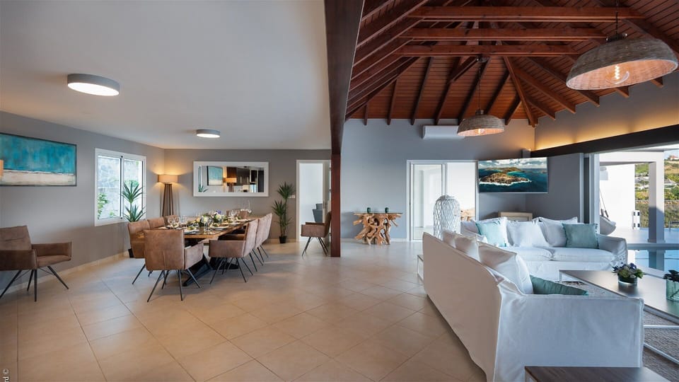 Kitchen & Dining Area