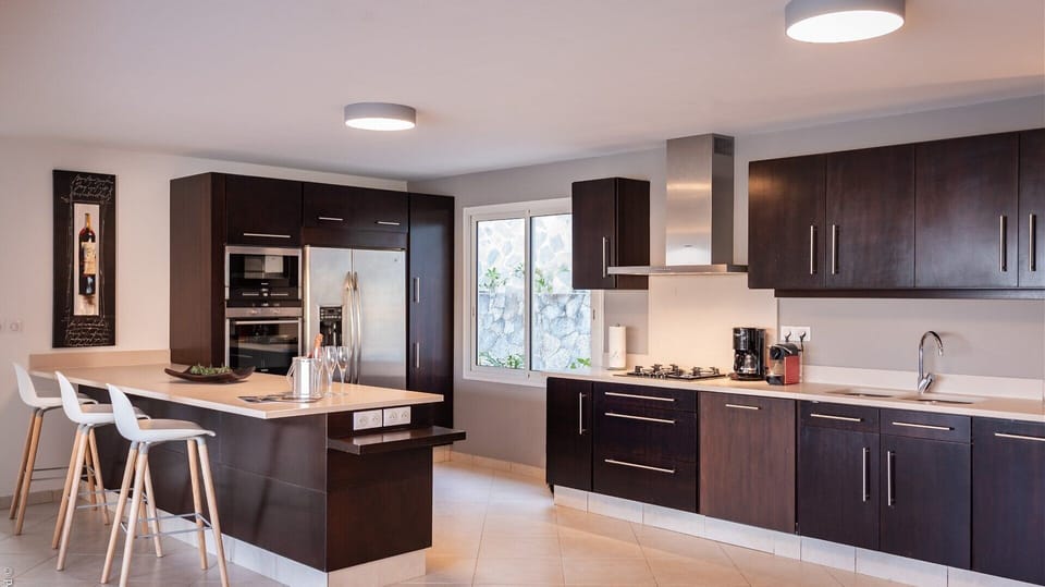 Kitchen & Dining Area