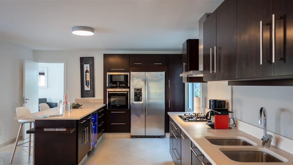 Kitchen & Dining Area: Fully equipped, air-conditioned kitchen, electric oven and gas stove, microwa