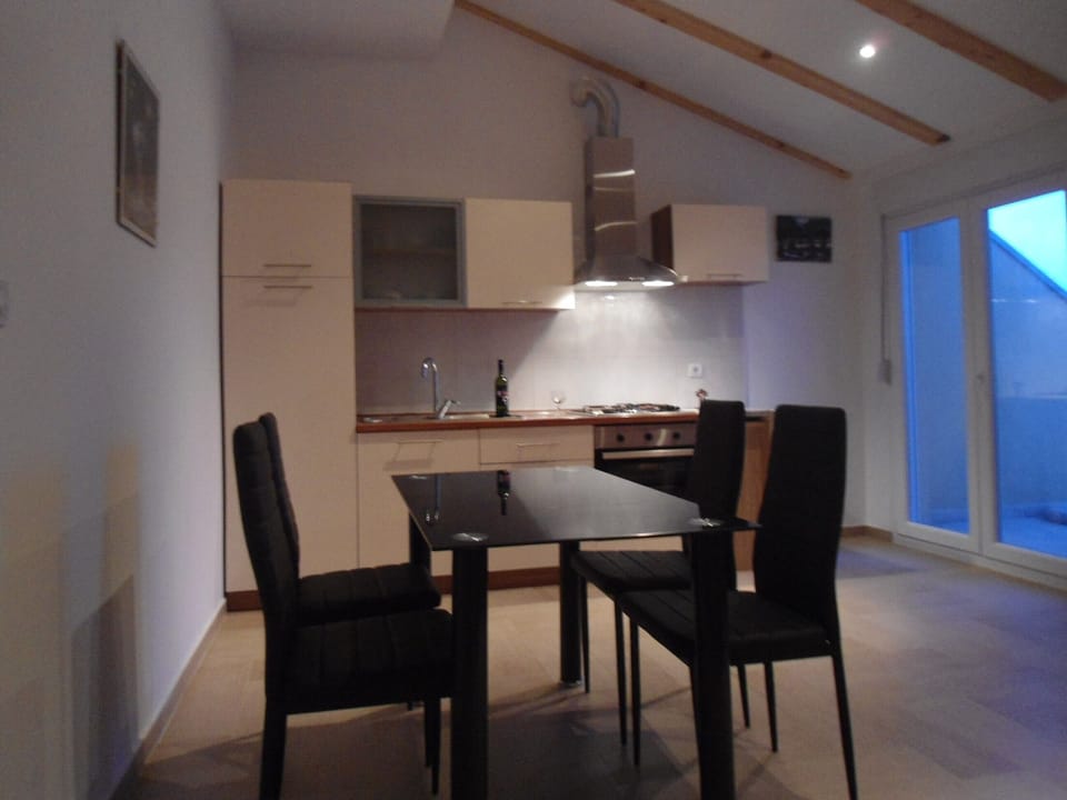 Kitchen, dining area