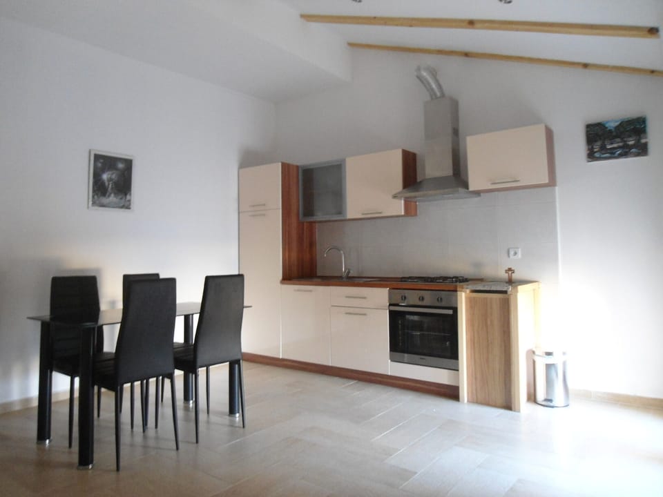 Kitchen, dining area