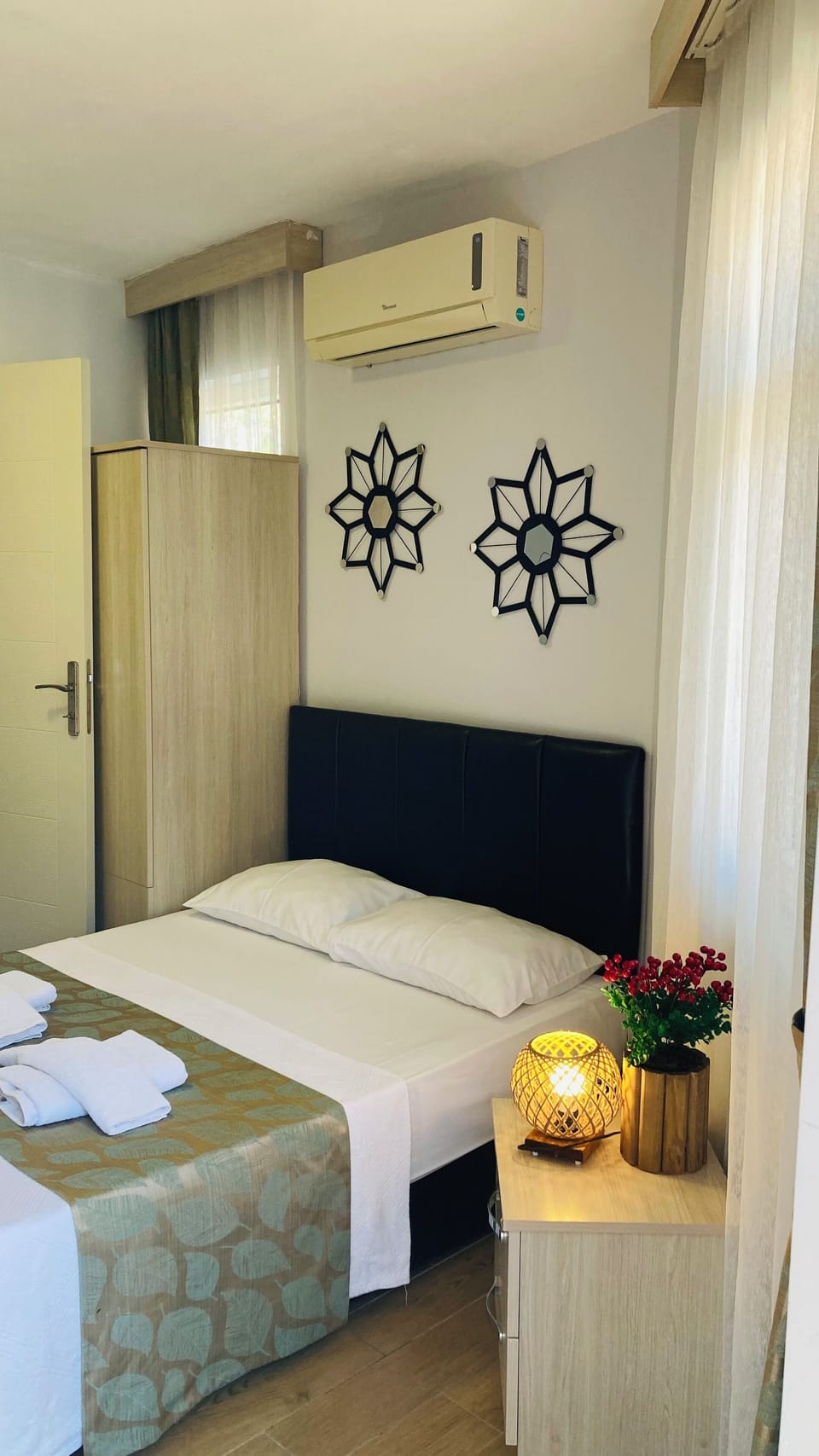 Standard Double or Twin Room | Minibar, soundproofing, WiFi (free), bed sheets