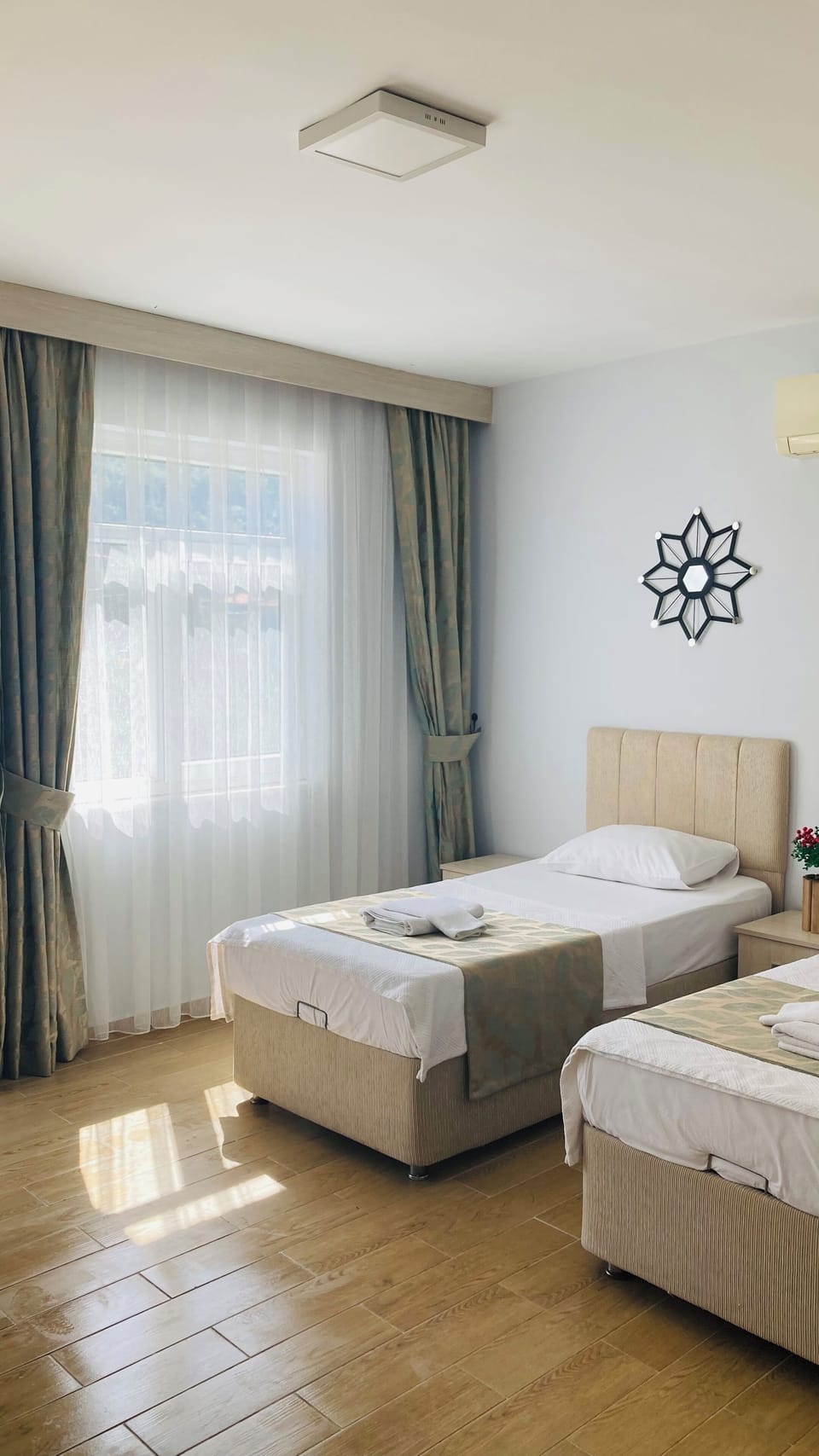 Standard Double or Twin Room | Minibar, soundproofing, WiFi (free), bed sheets