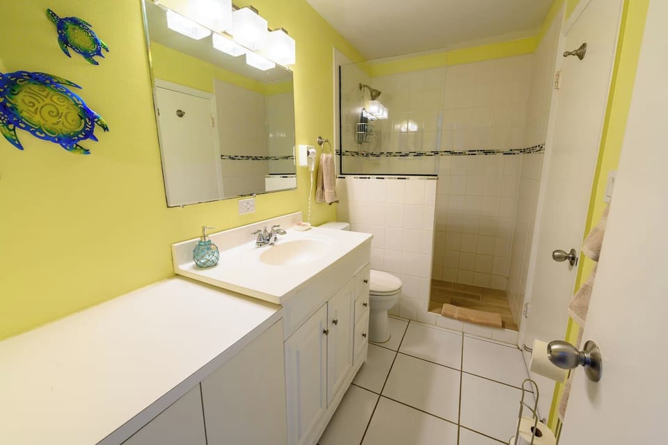 Full Bath (standing shower)