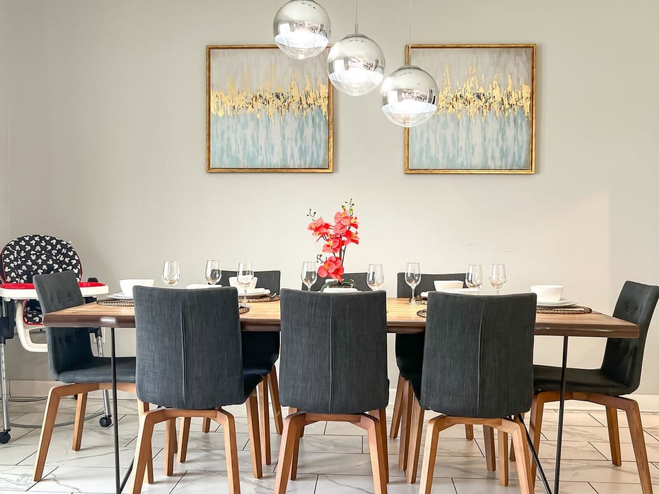 Dining Area (2)