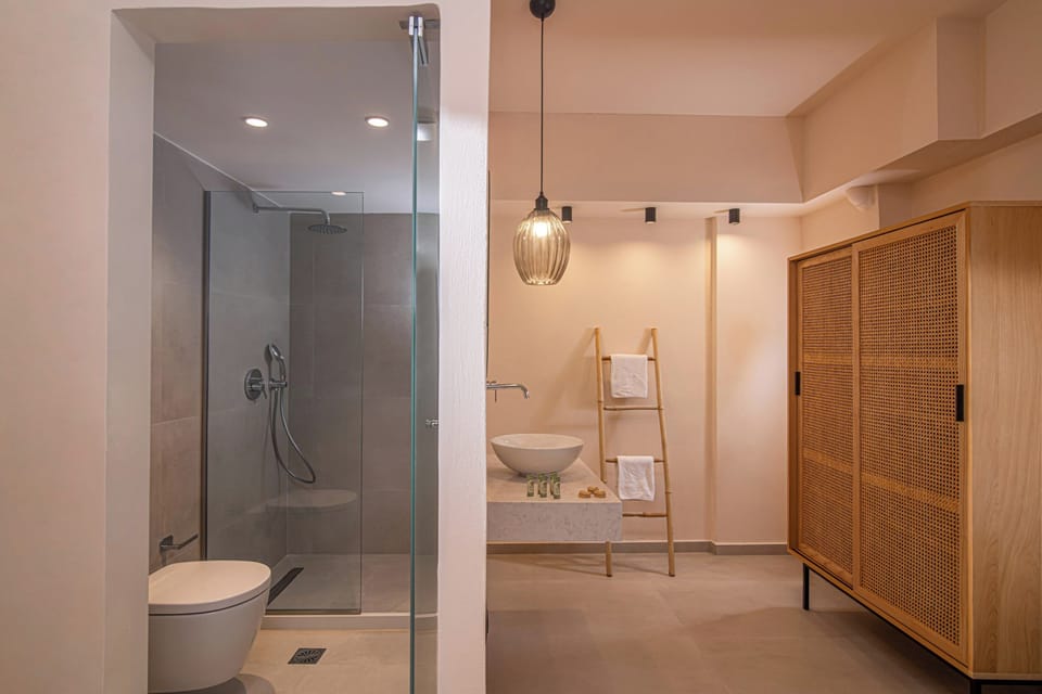 Junior Suite | In-room safe, blackout drapes, soundproofing