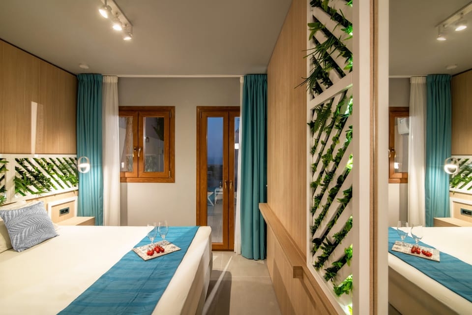 Suite | In-room safe, blackout drapes, soundproofing