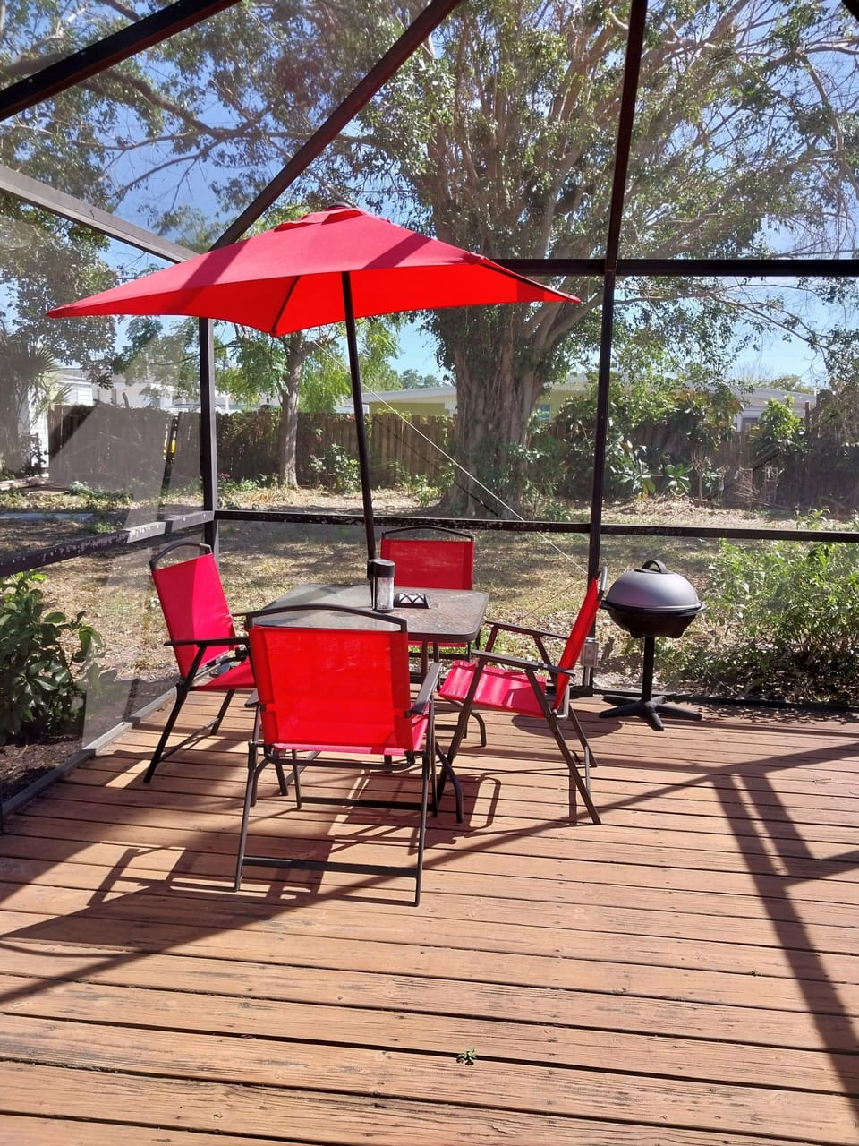 Screened Porch, Outdoor Dining & BBQ Grill