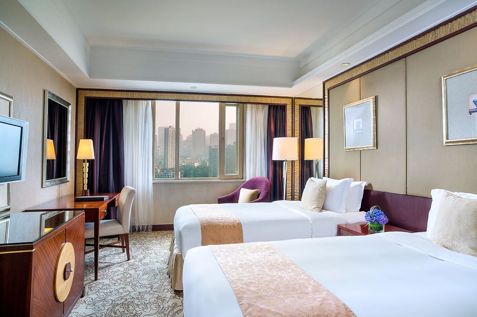 Deluxe Twin Room | Premium bedding, desk, blackout drapes, iron/ironing board